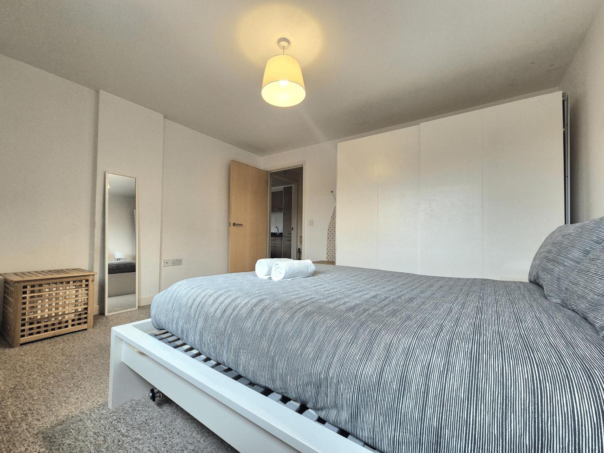Spacious 1 Bedroom Apartment, Opposite The Metro Station, Very Location Apartment