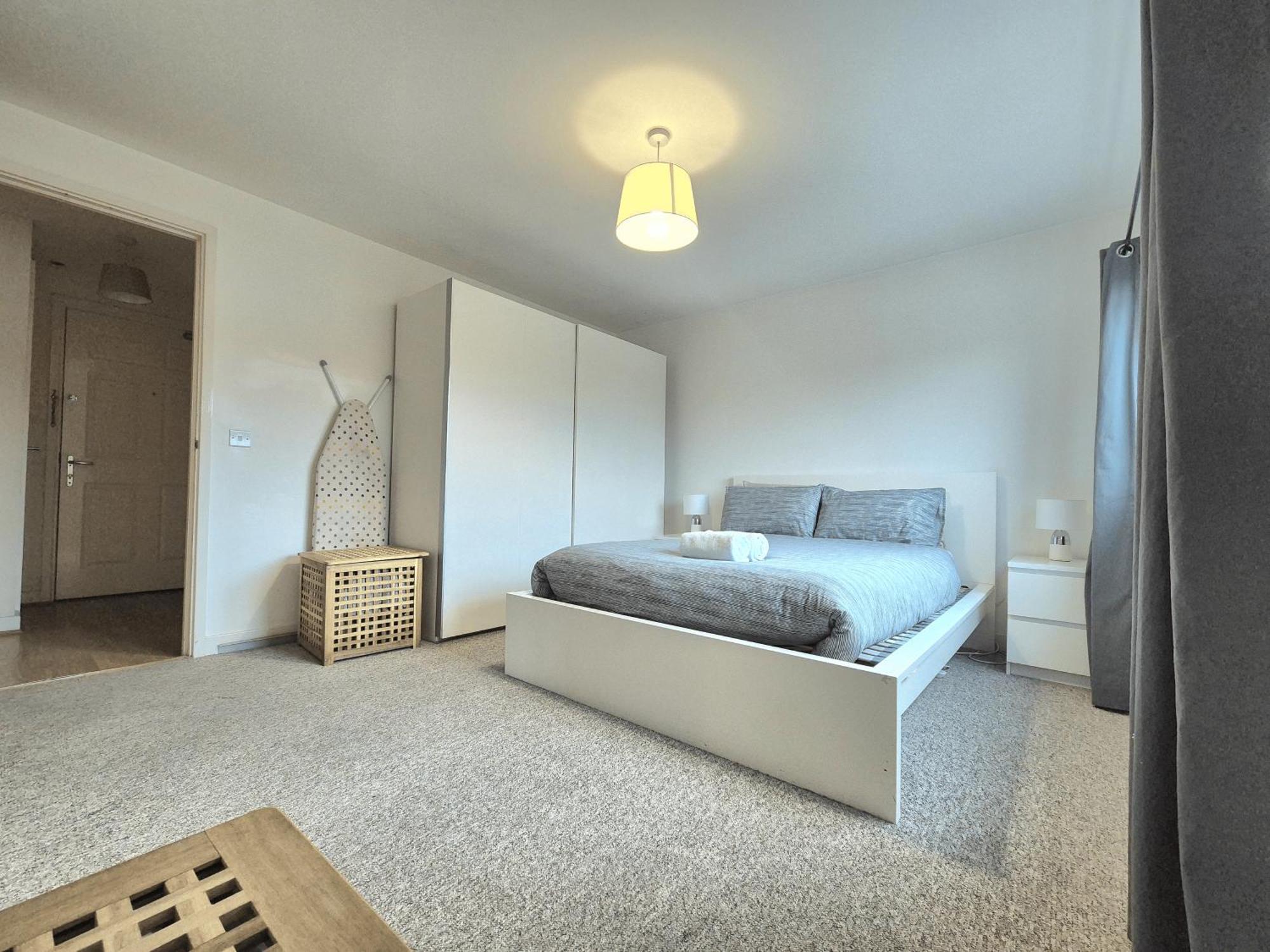 Appartamento Spacious 1 Bedroom Apartment, Opposite The Metro Station, Very Location Londra
